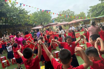 Trường Tiểu học Lê Hồng Sơn hân hoan chào đón học sinh lớp 1 lần đầu tiên cắp sách tới trường